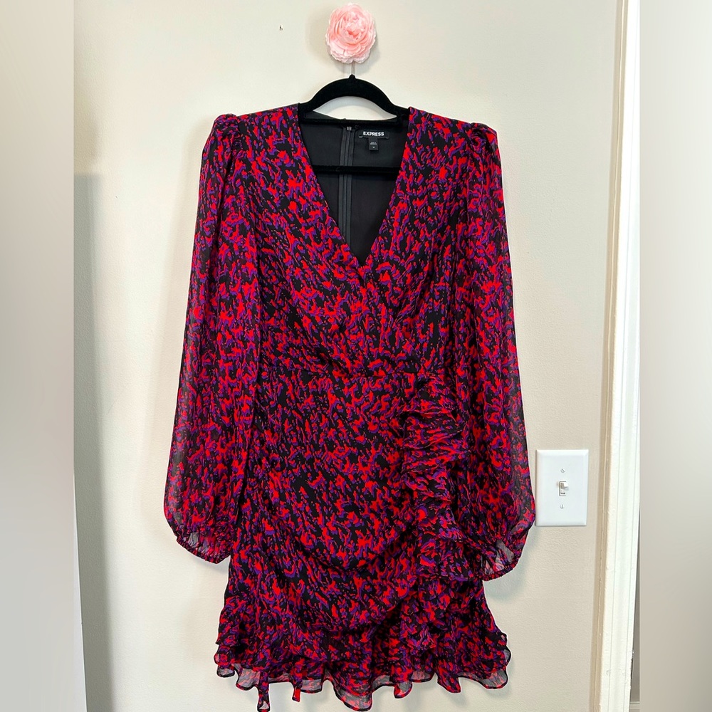 Beautiful and elegant dress with sheer sleeves